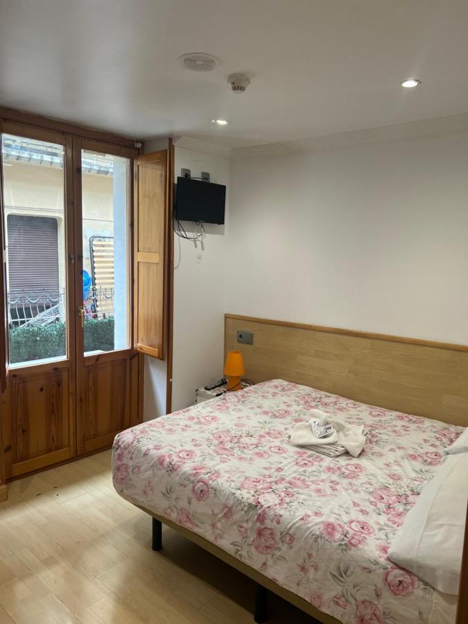 Hostal Restaurante Pamplona Bagian luar foto