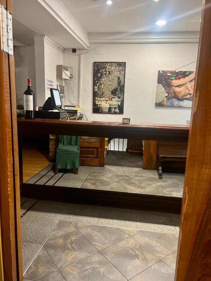 Hostal Restaurante Pamplona Bagian luar foto